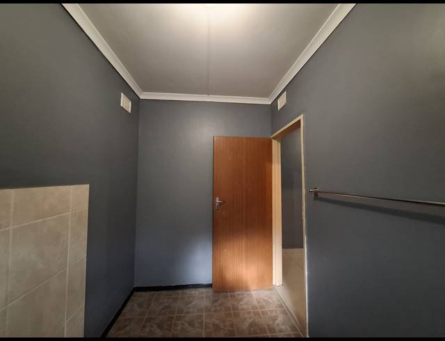3 BEDROOM HOUSE TO LET IN CAVERSHAM GLEN